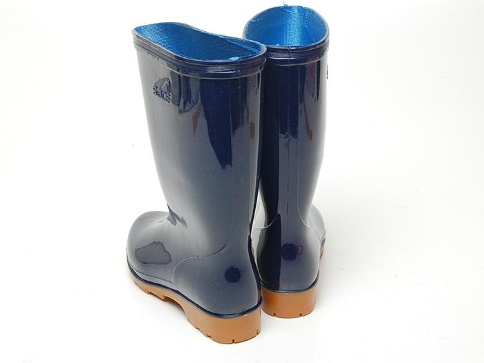 2.5 cm of synthetic rubber shoes